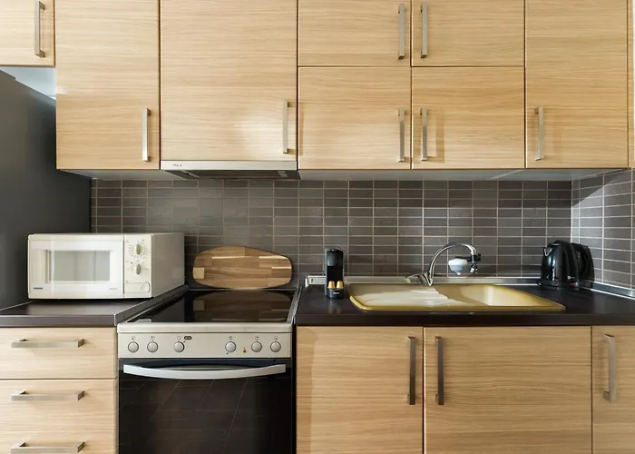 Indiana By Halu! Stylish 2bd Near Papafi Metro Station Apartman